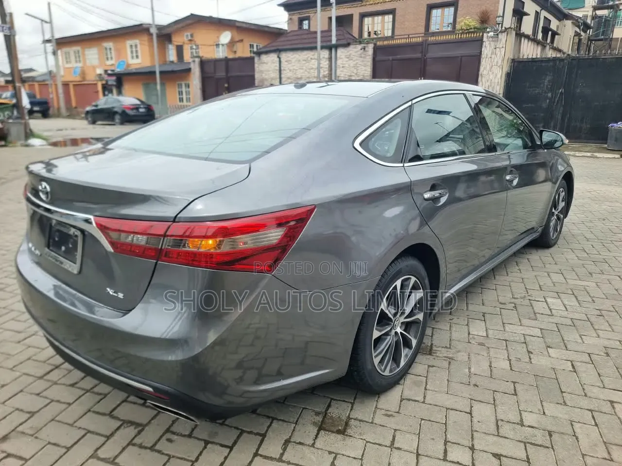 Toyota Avalon XLE FWDSedan (3.6L 6cyl 6A) 2016 Gray