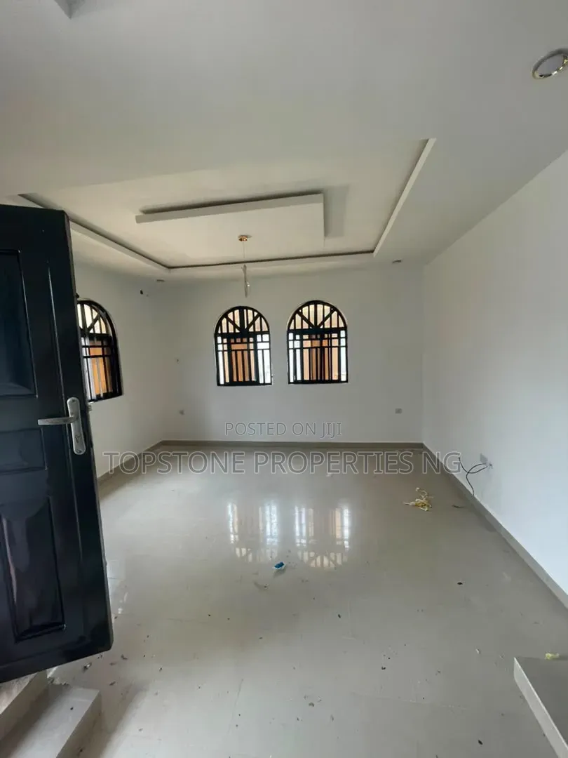 3bdrm Block of Flats in Topstone Properties, Uyo for rent