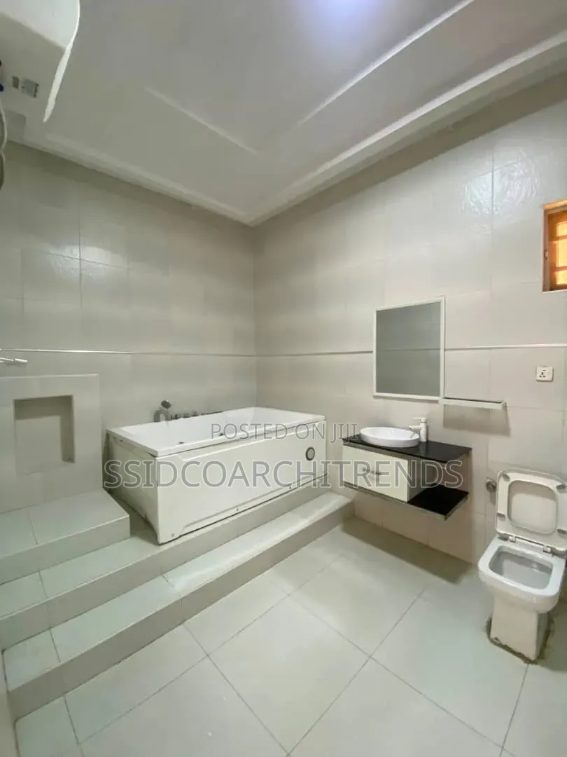 5bdrm Duplex in Call To Access, Ikota for sale