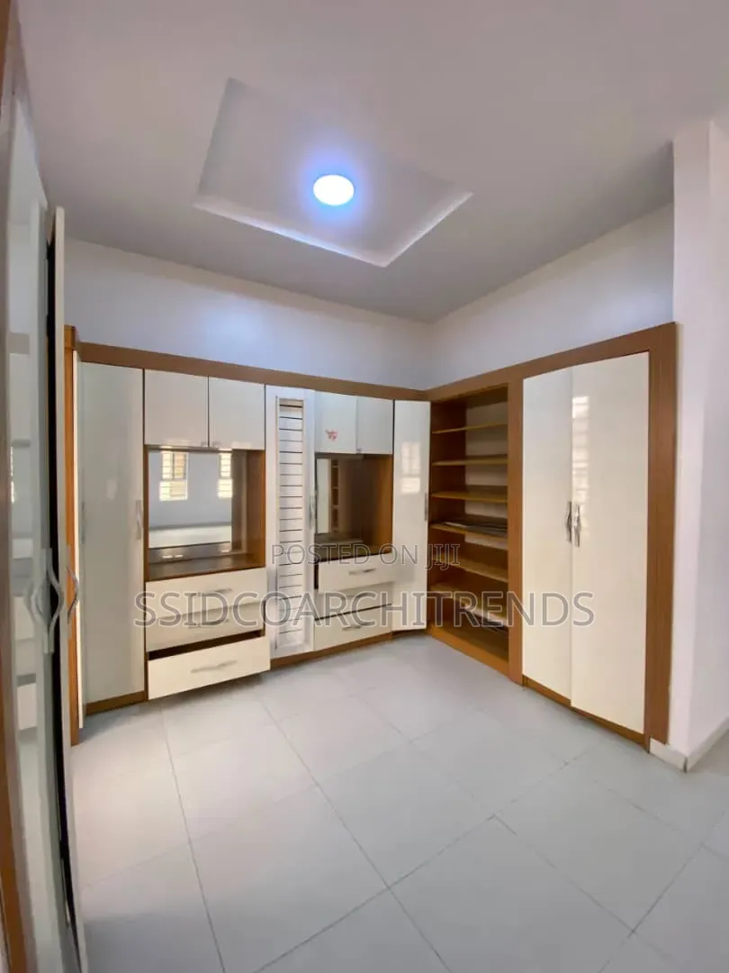 5bdrm Duplex in Call To Access, Ikota for sale