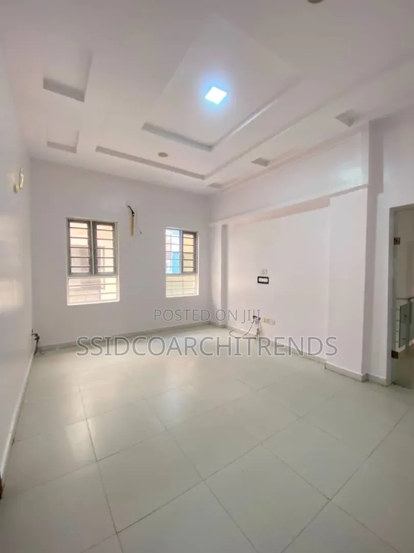 5bdrm Duplex in Call To Access, Ikota for sale