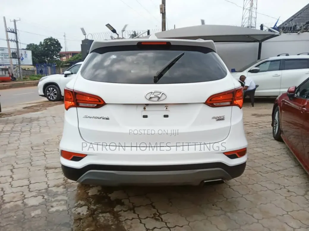 Hyundai Santa Fe 2018 White