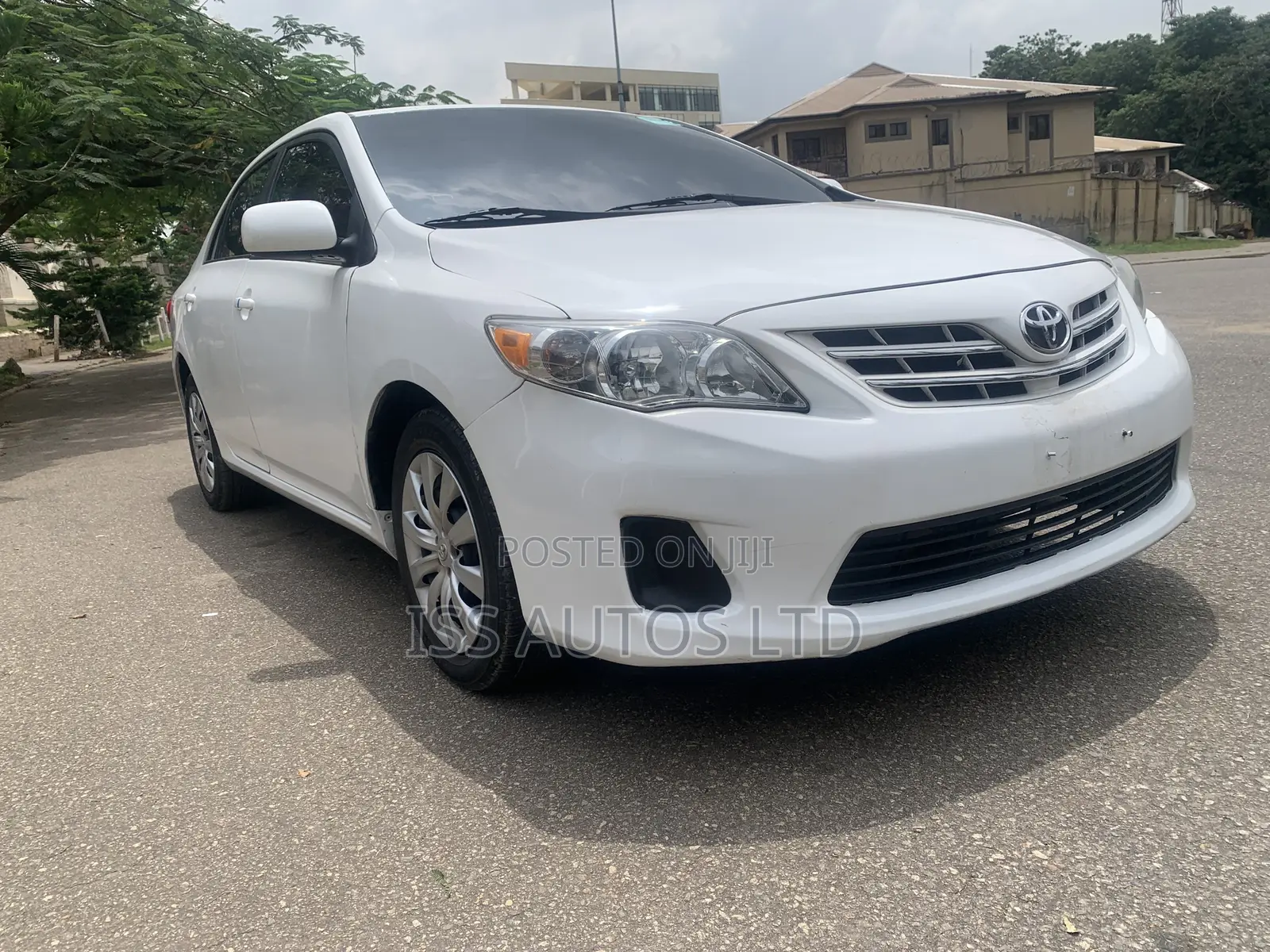 Toyota Corolla LE Special Edition 4dr Sedan (1.8L 4cyl 4A) 2013 White
