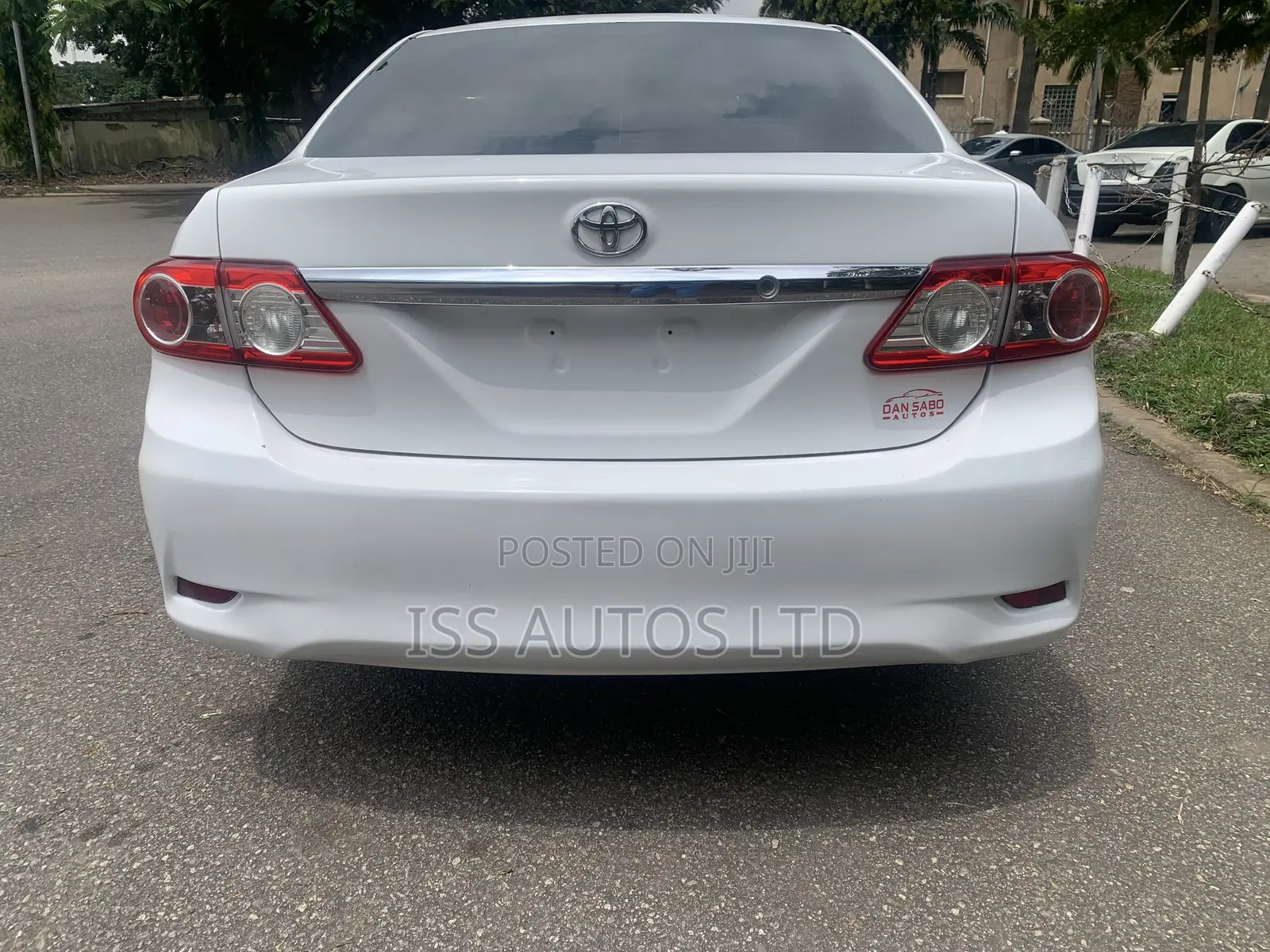 Toyota Corolla LE Special Edition 4dr Sedan (1.8L 4cyl 4A) 2013 White