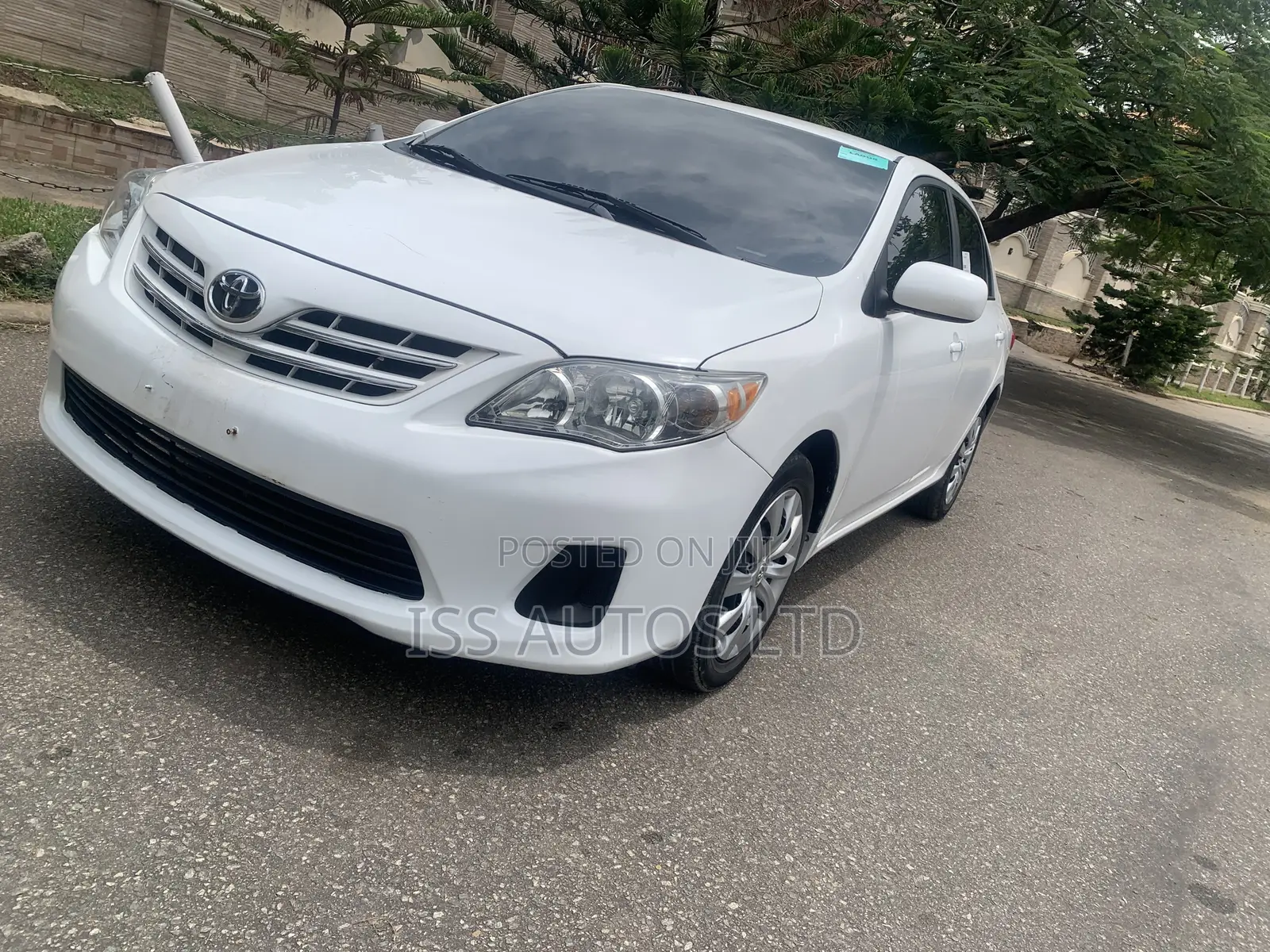 Toyota Corolla LE Special Edition 4dr Sedan (1.8L 4cyl 4A) 2013 White