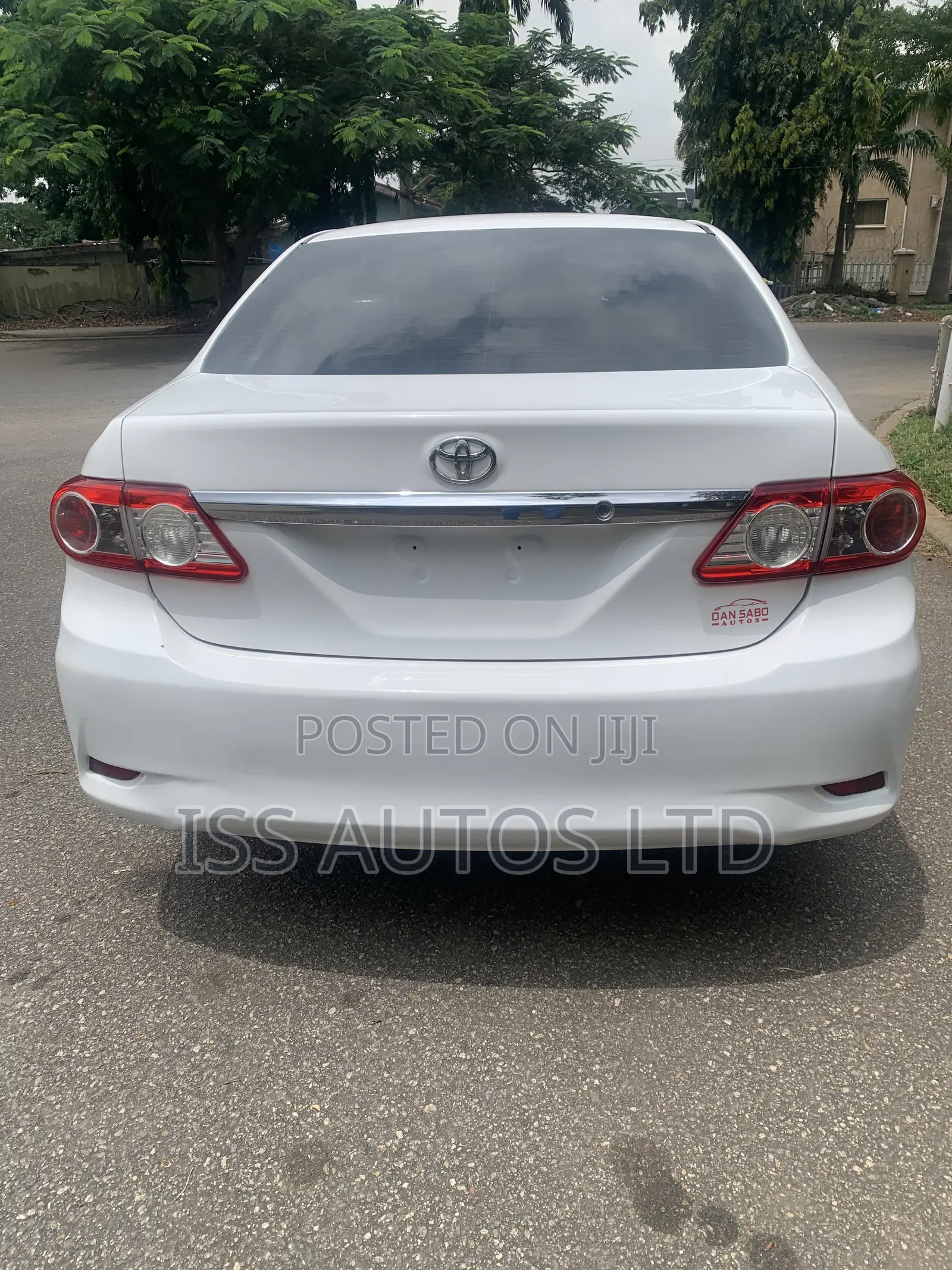 Toyota Corolla LE Special Edition 4dr Sedan (1.8L 4cyl 4A) 2013 White