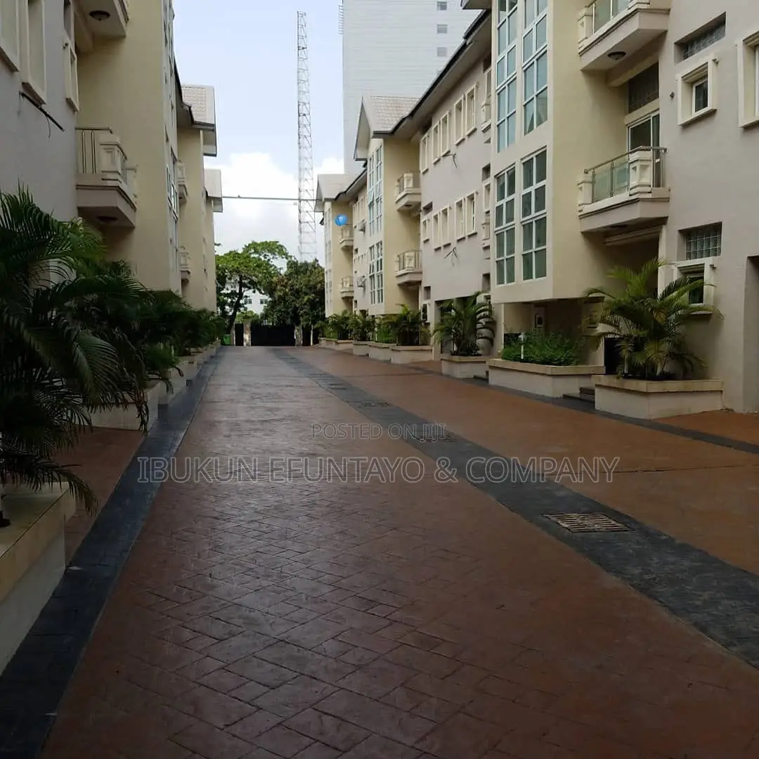 4bdrm Duplex in Ahmadu Bello Way for rent