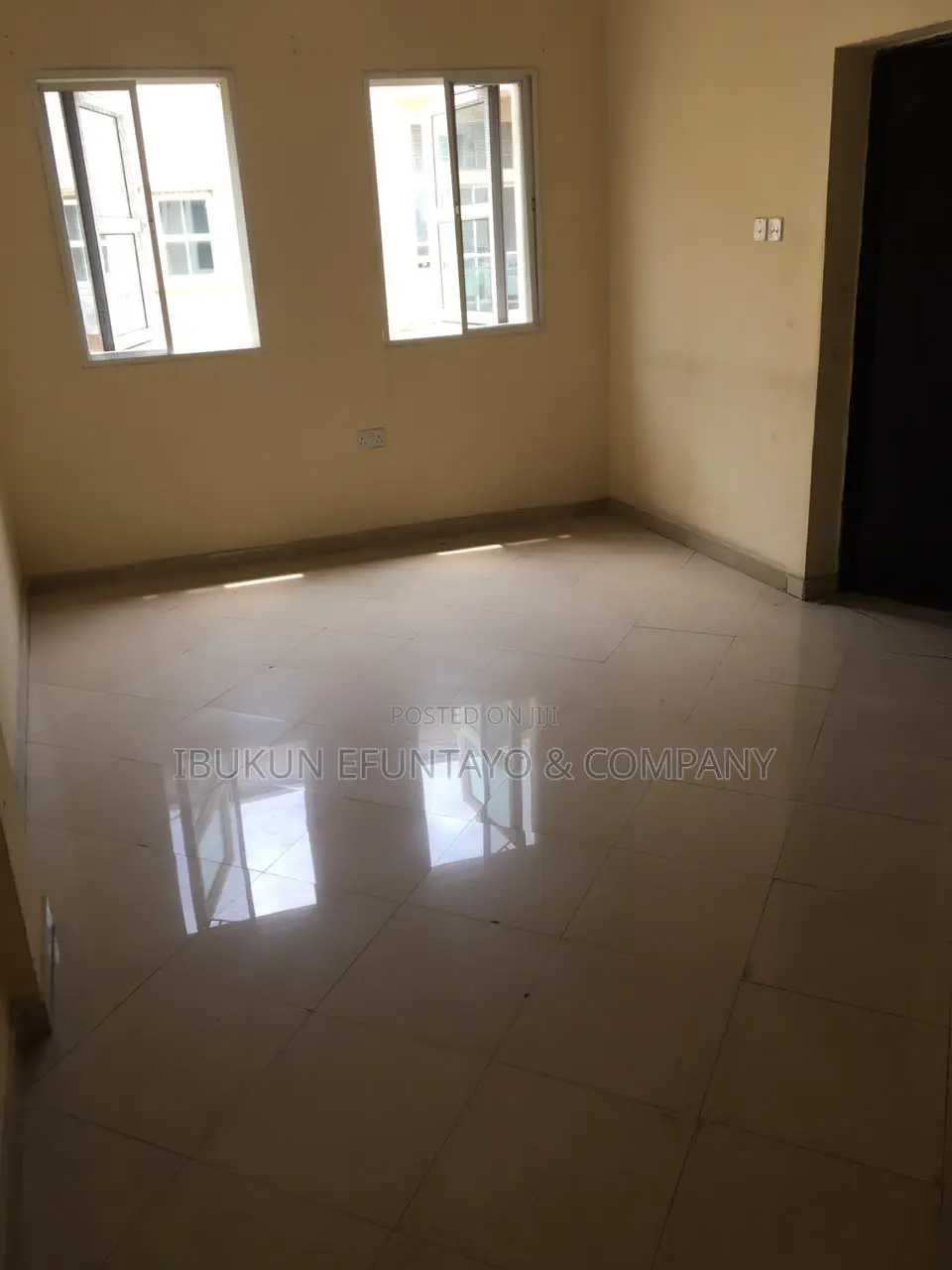 4bdrm Duplex in Ahmadu Bello Way for rent