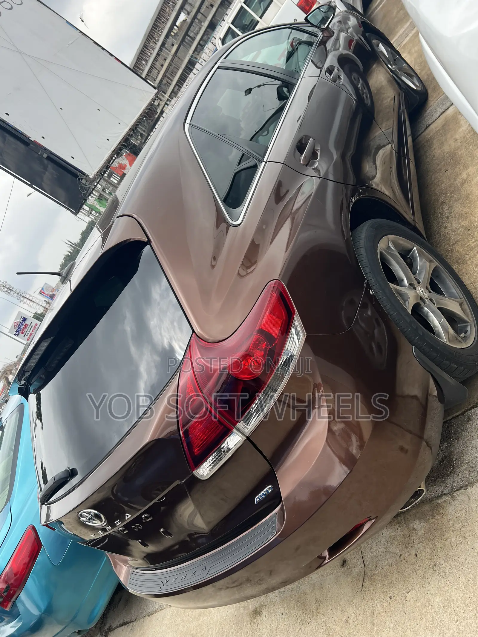Toyota Venza AWD 2012 Brown