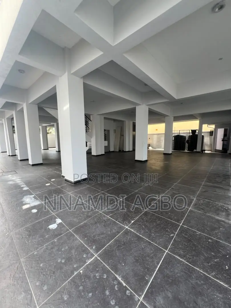 3bdrm Apartment in Lekki Phase 1 for rent