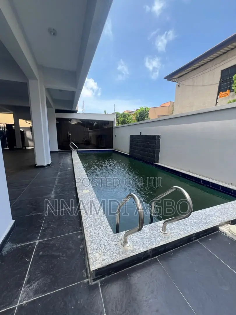 3bdrm Apartment in Lekki Phase 1 for rent