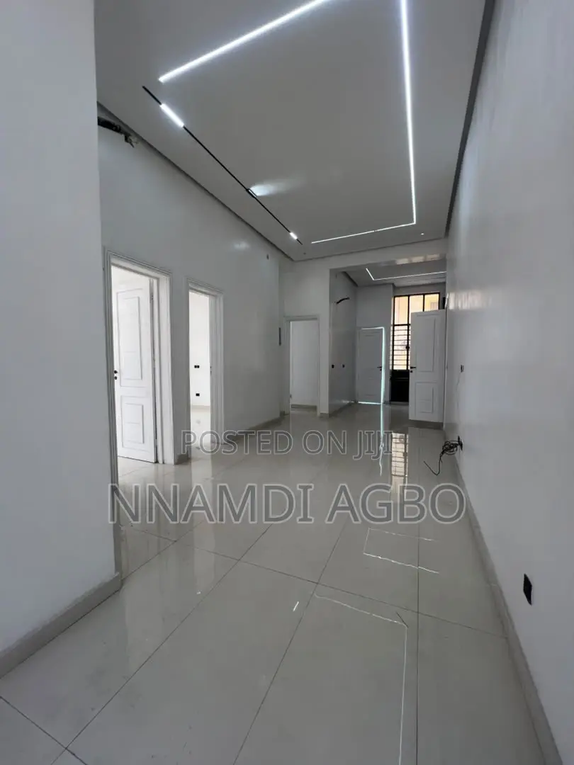 3bdrm Apartment in Lekki Phase 1 for rent