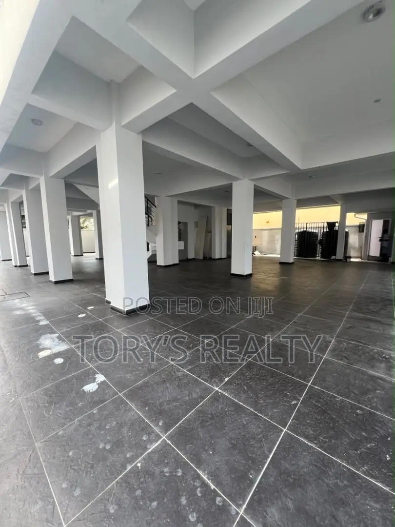 3bdrm Apartment in Lekki Phase 1 for rent
