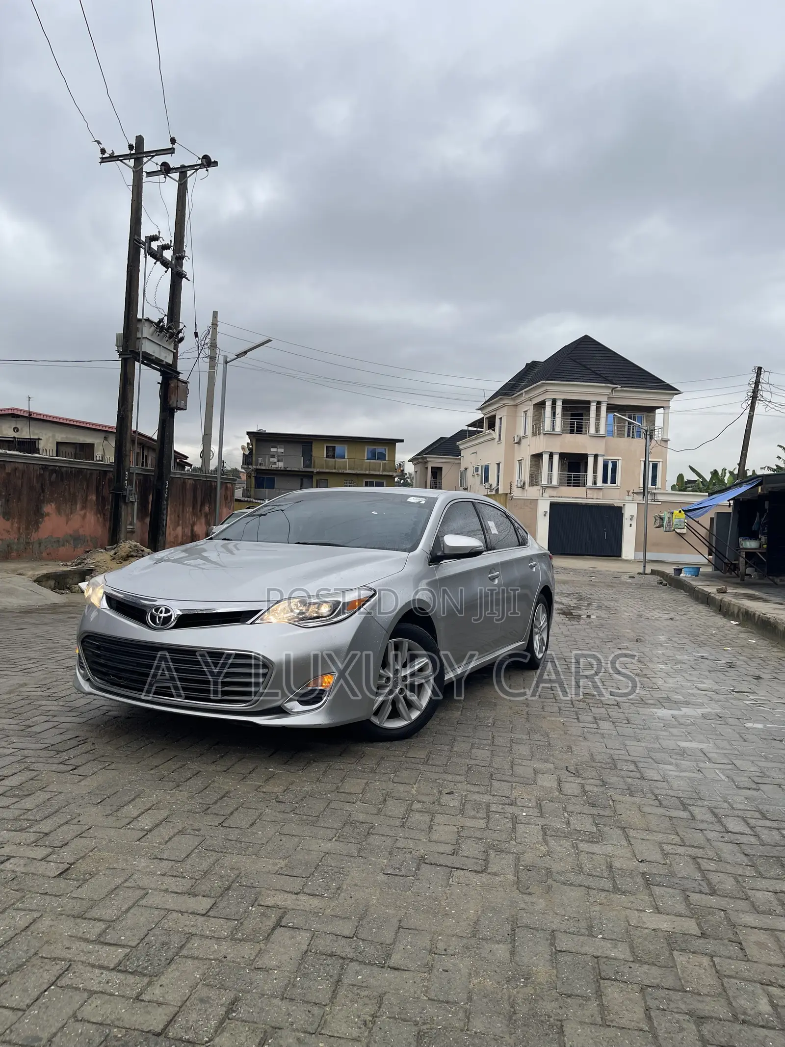 Toyota Avalon XLE Sedar FWD (3.5L 6cyl 6A) 2013 Silver