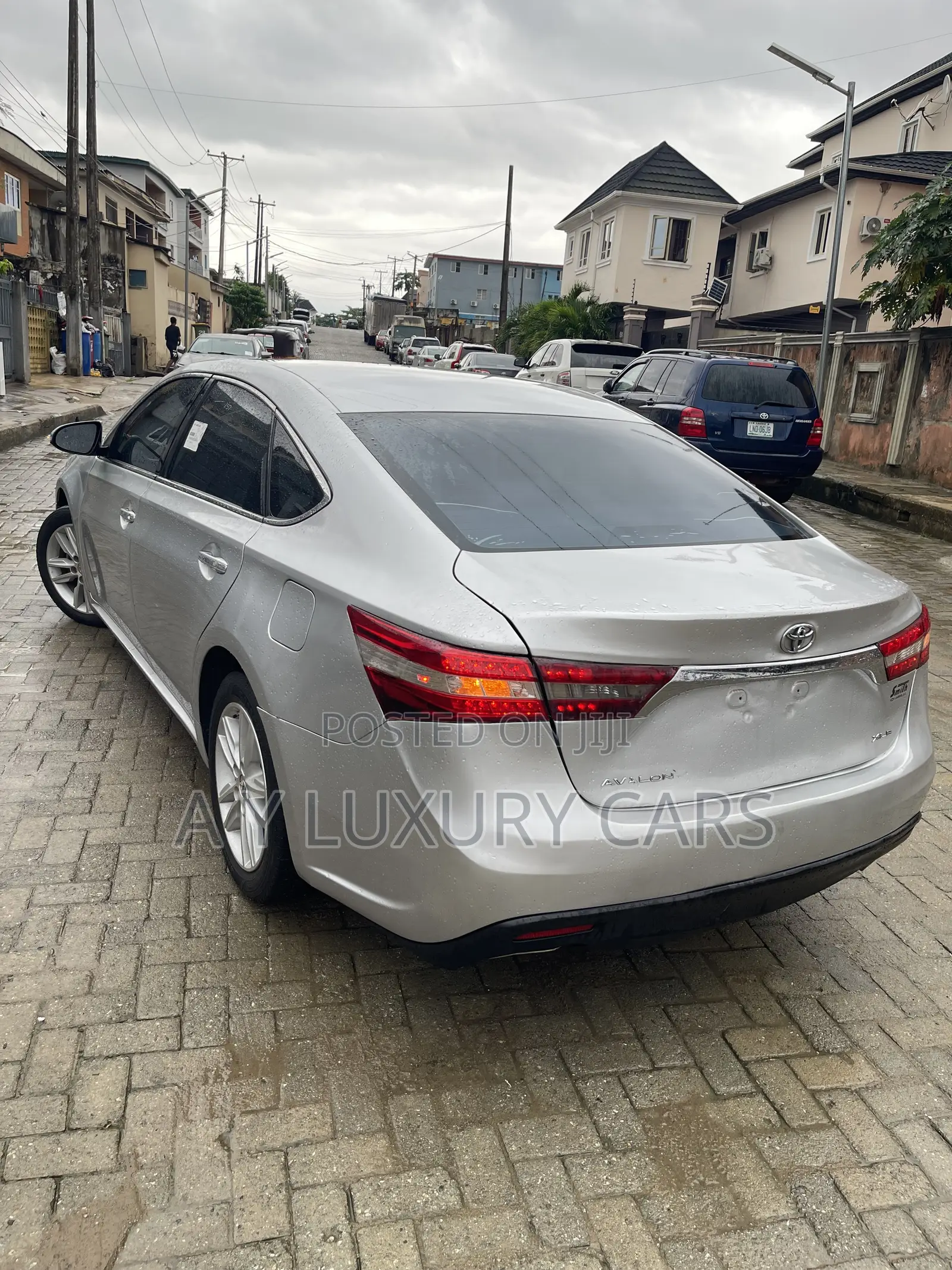 Toyota Avalon XLE Sedar FWD (3.5L 6cyl 6A) 2013 Silver