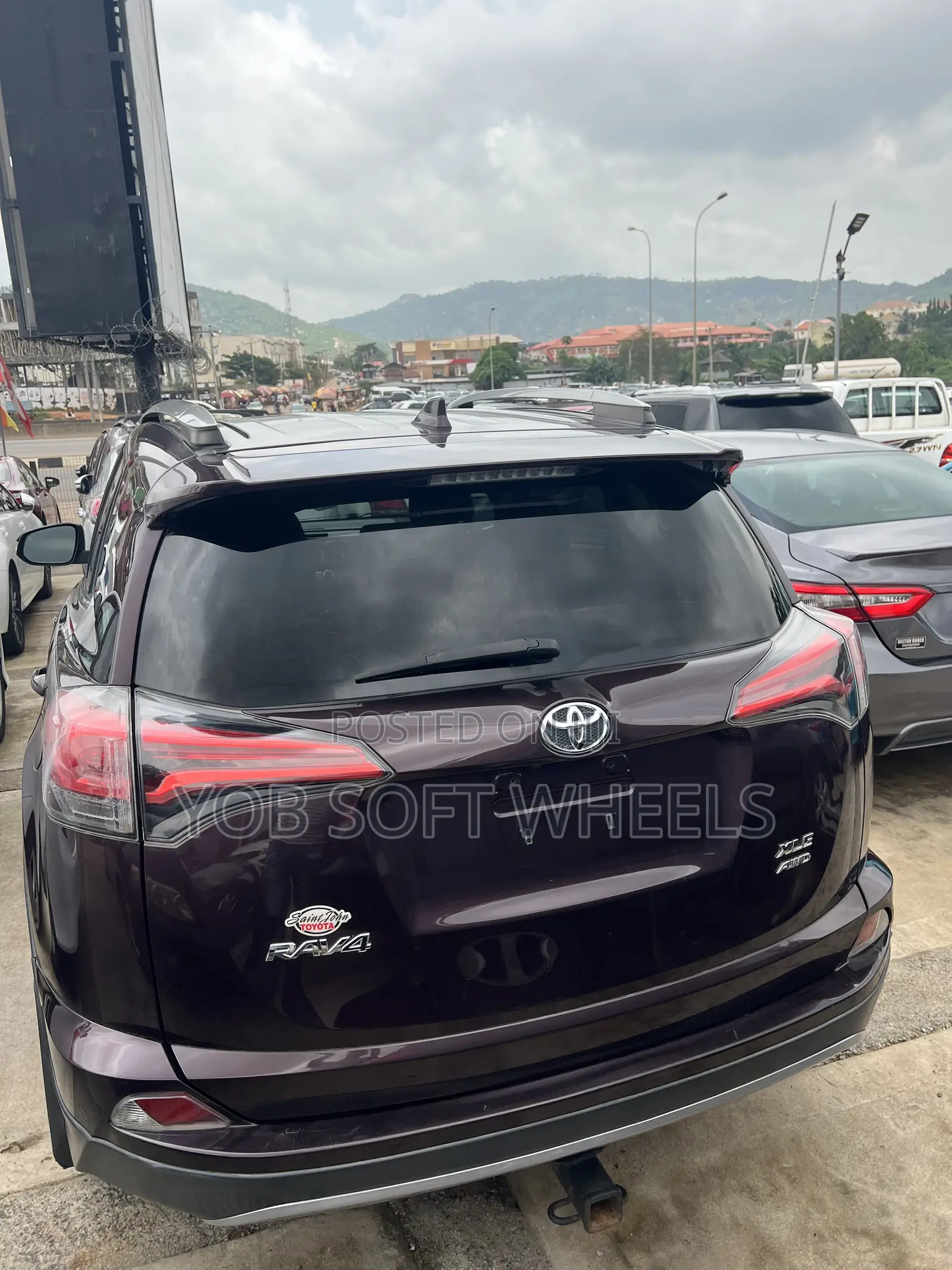 Toyota RAV4 XLE AWD (2.5L 4cyl 6A) 2017 Brown