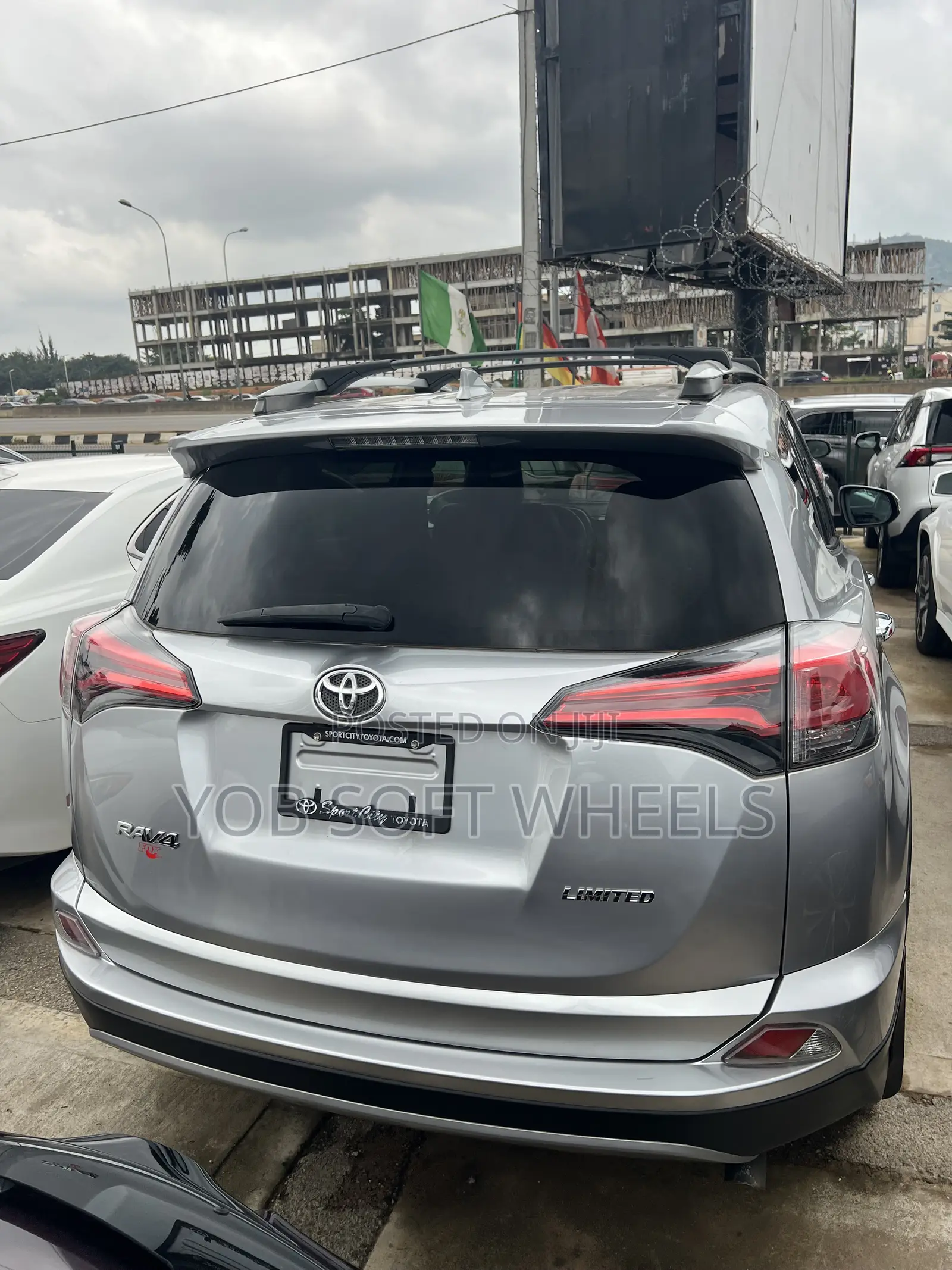 Toyota RAV4 Limited AWD (2.5L 4cyl 6A) 2017 Silver
