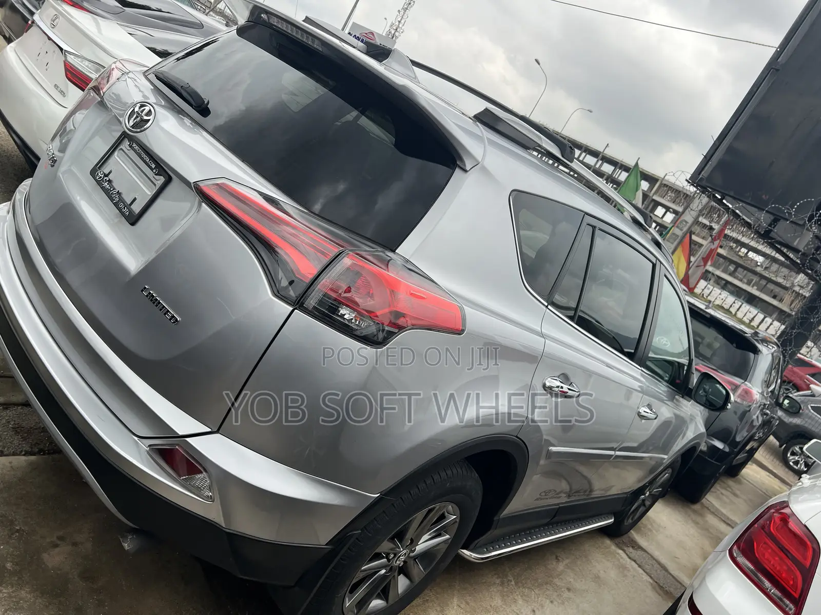 Toyota RAV4 Limited AWD (2.5L 4cyl 6A) 2017 Silver