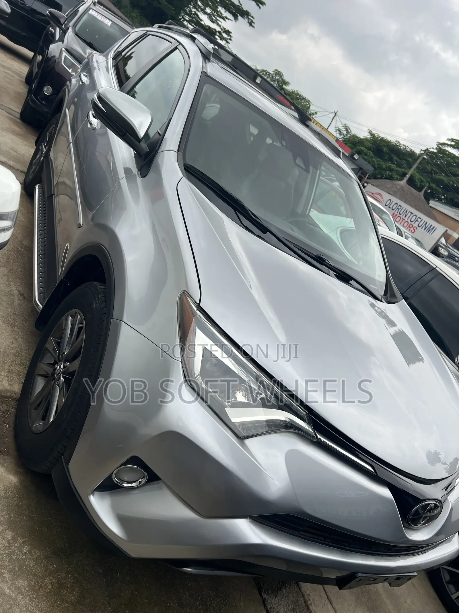 Toyota RAV4 Limited AWD (2.5L 4cyl 6A) 2017 Silver
