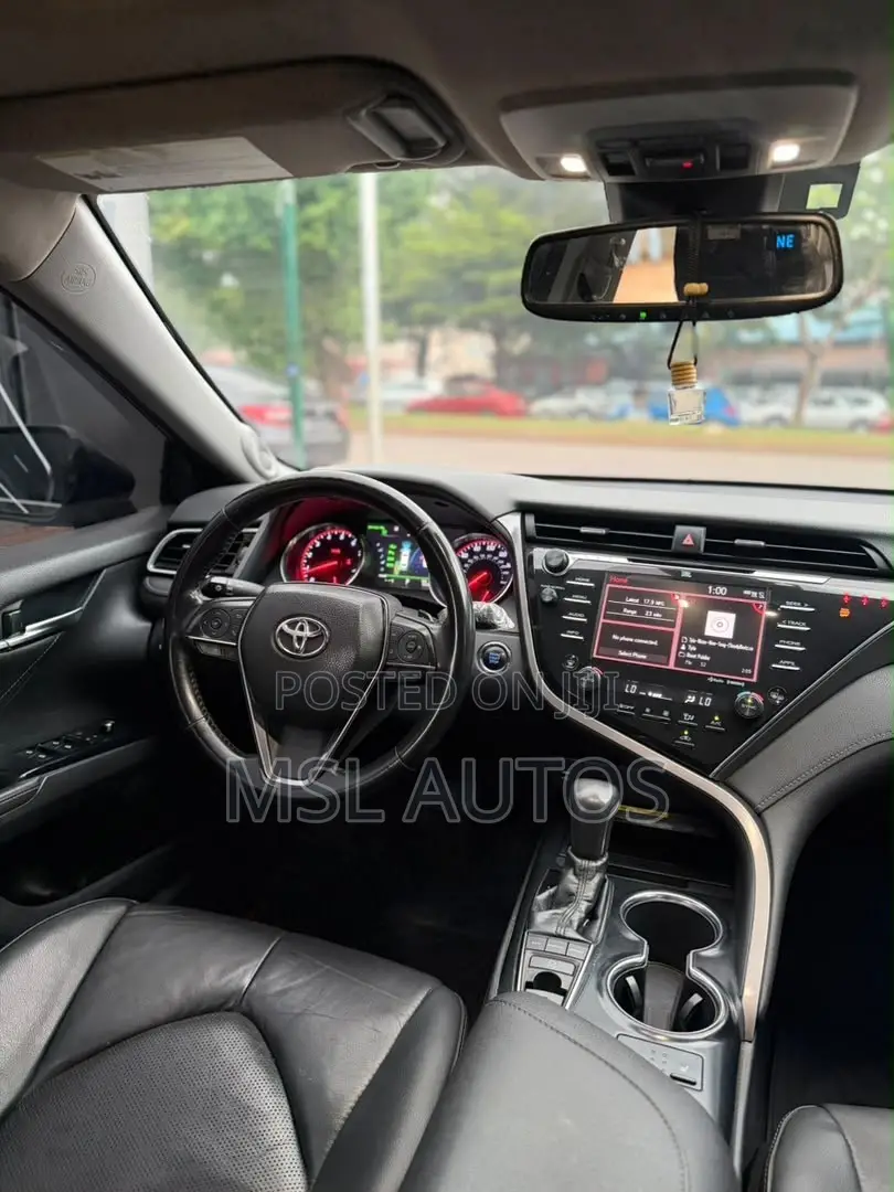 Toyota Camry SE (2.5L 4cyl 8A) 2019 Blue