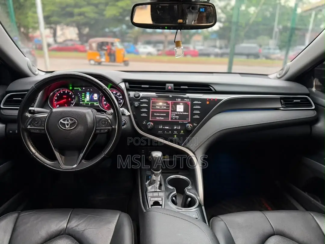 Toyota Camry SE (2.5L 4cyl 8A) 2019 Blue