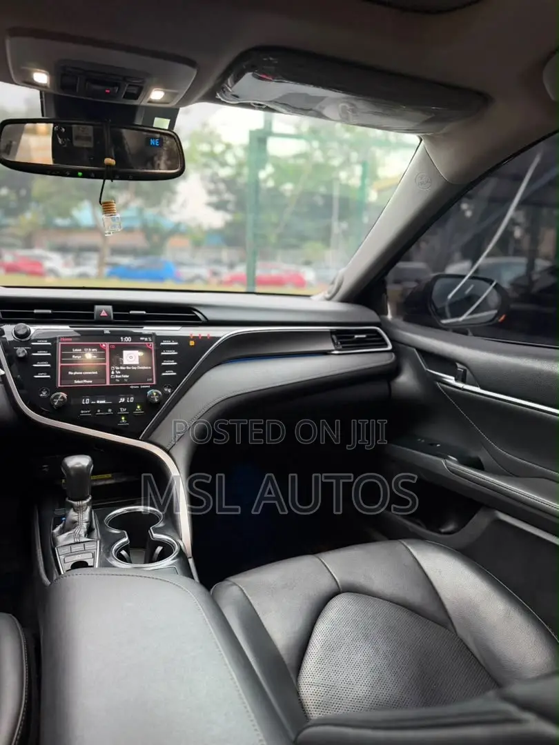 Toyota Camry SE (2.5L 4cyl 8A) 2019 Blue