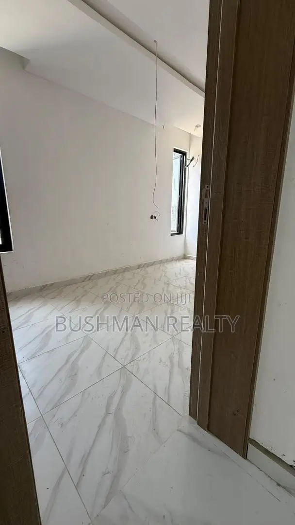 3bdrm Apartment in Lekki Phase 1 for rent