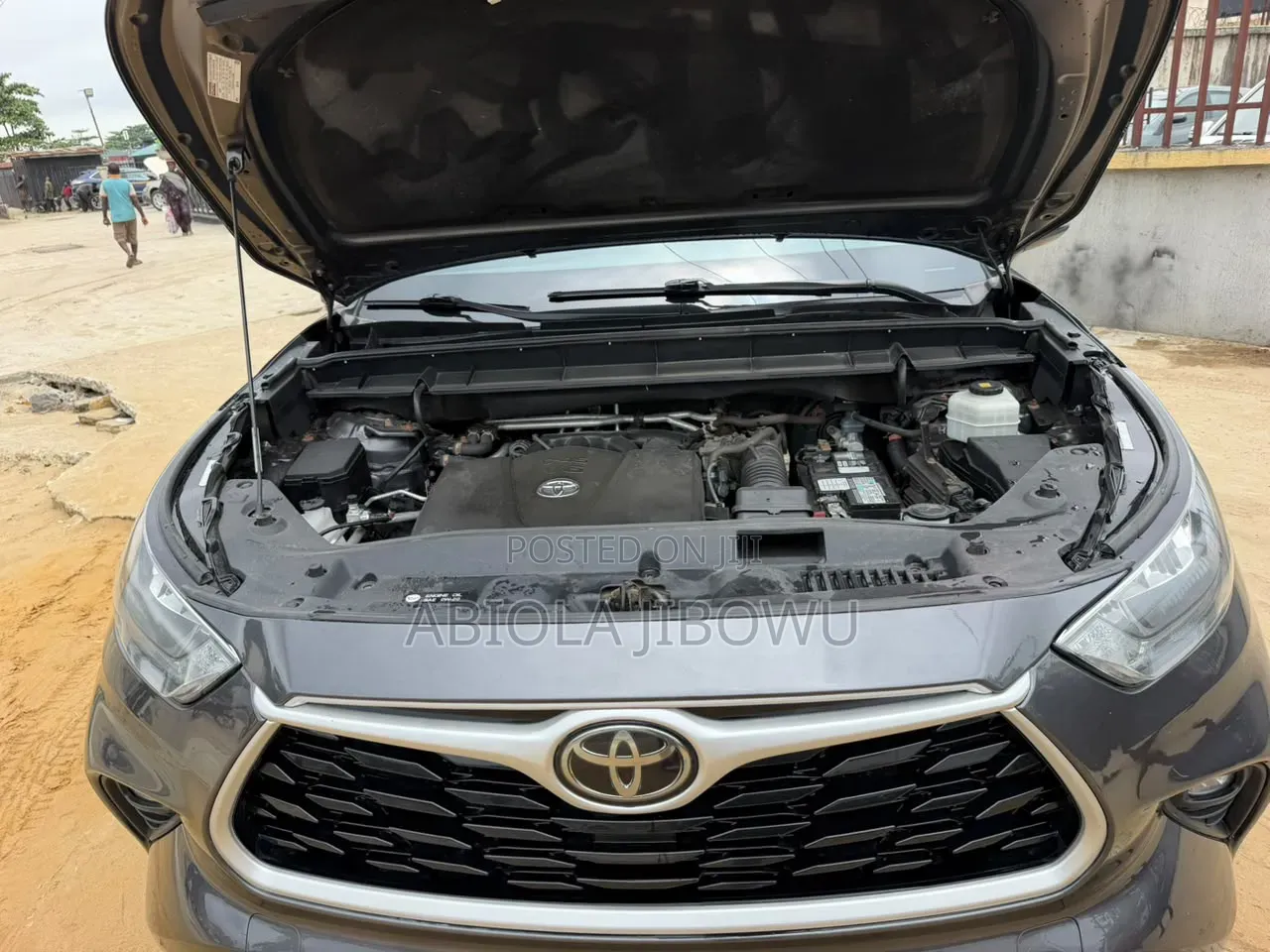 Toyota Highlander XLE 2021 Gray