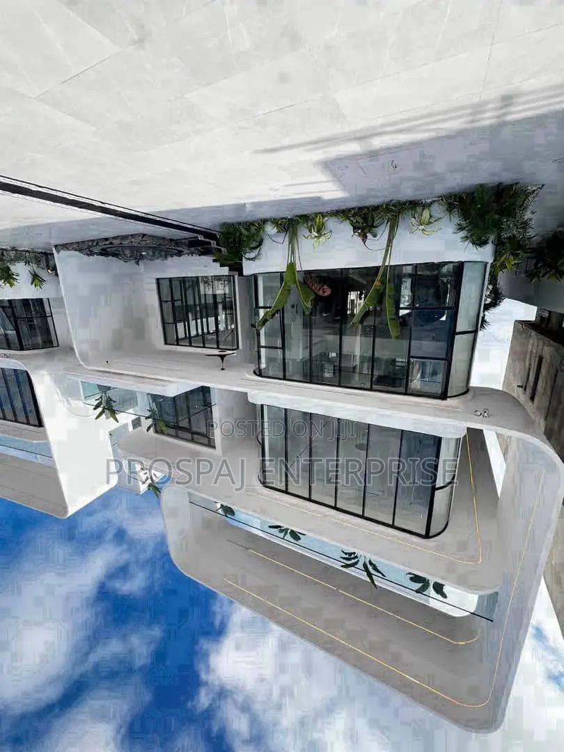 5bdrm Mansion in Osapa london for sale