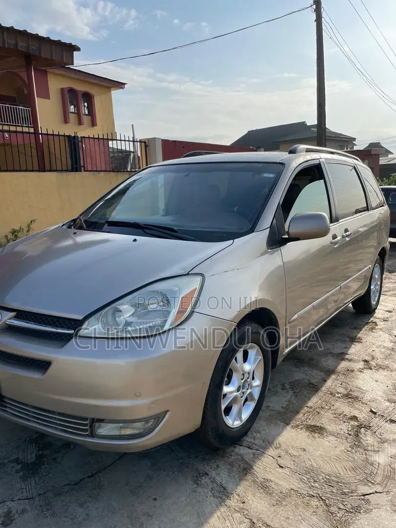 Toyota Sienna 2005 Gray
