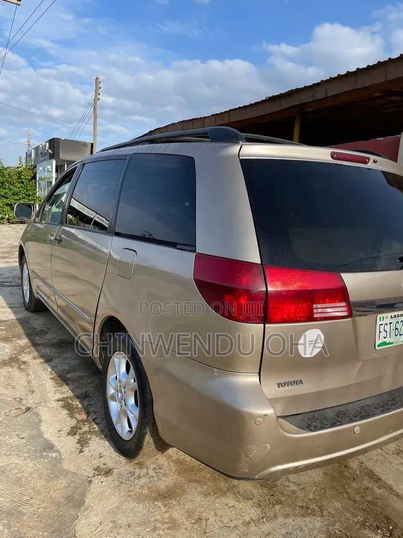 Toyota Sienna 2005 Gray