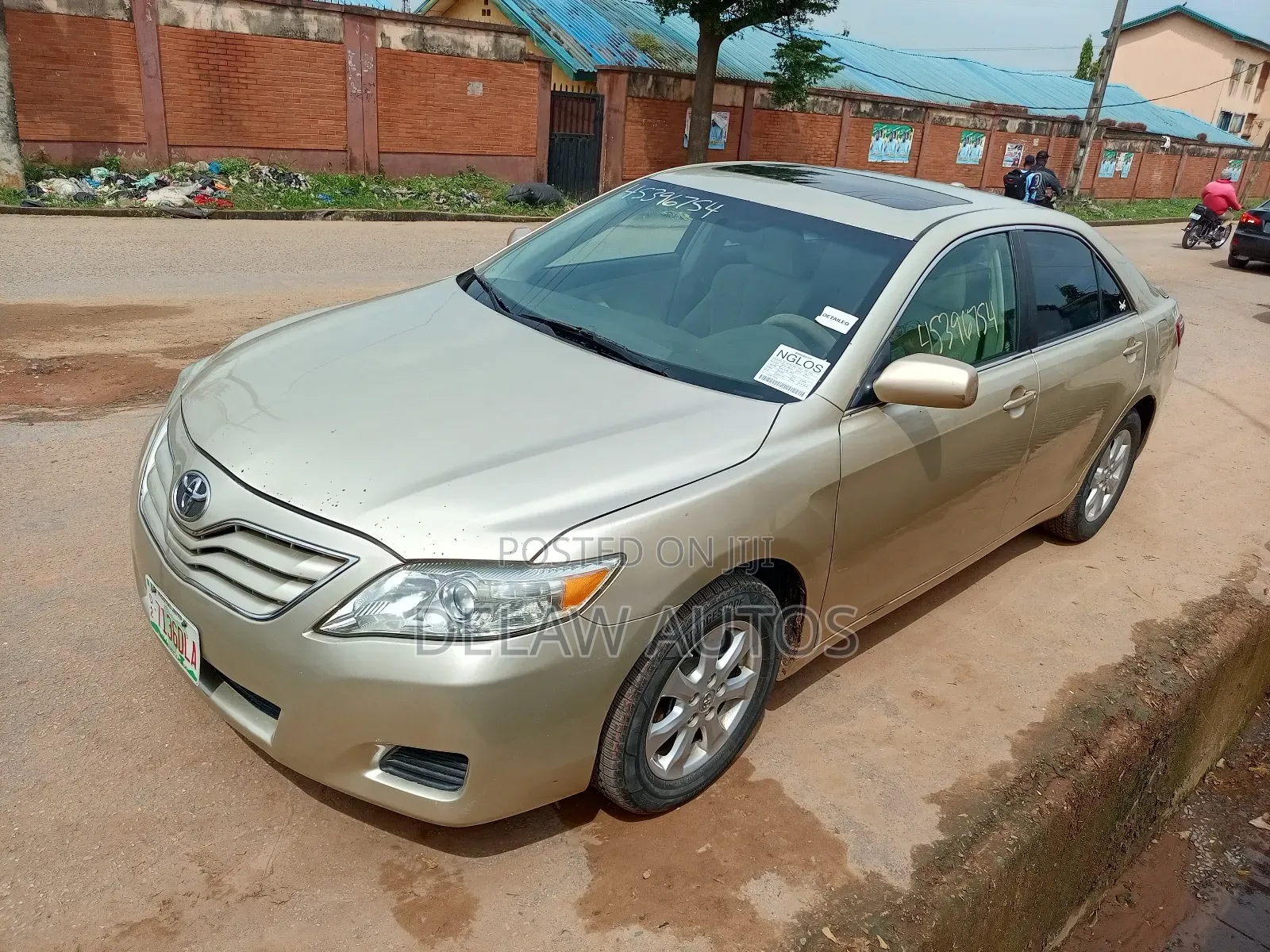 Toyota Camry 2011 Gold