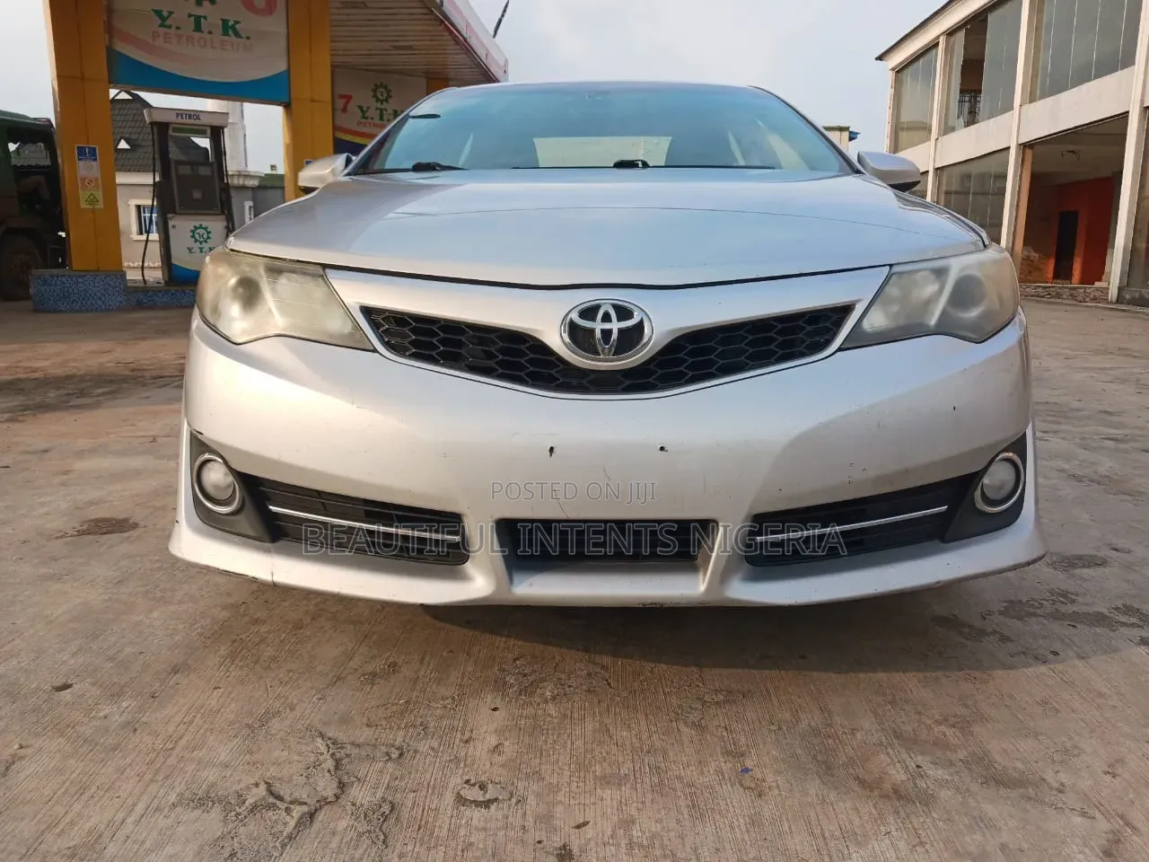 Toyota Camry SE V6 4dr Sedan (3.5L 6cyl 6A) 2013 Silver