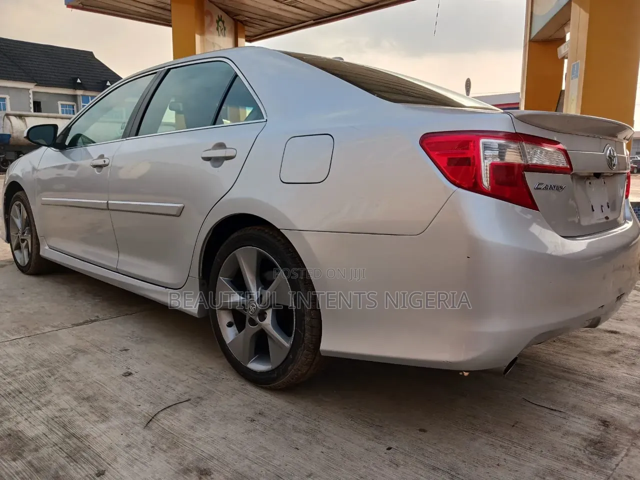 Toyota Camry SE V6 4dr Sedan (3.5L 6cyl 6A) 2013 Silver