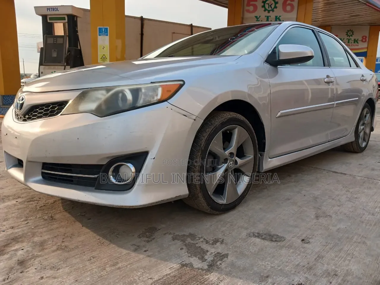 Toyota Camry SE V6 4dr Sedan (3.5L 6cyl 6A) 2013 Silver