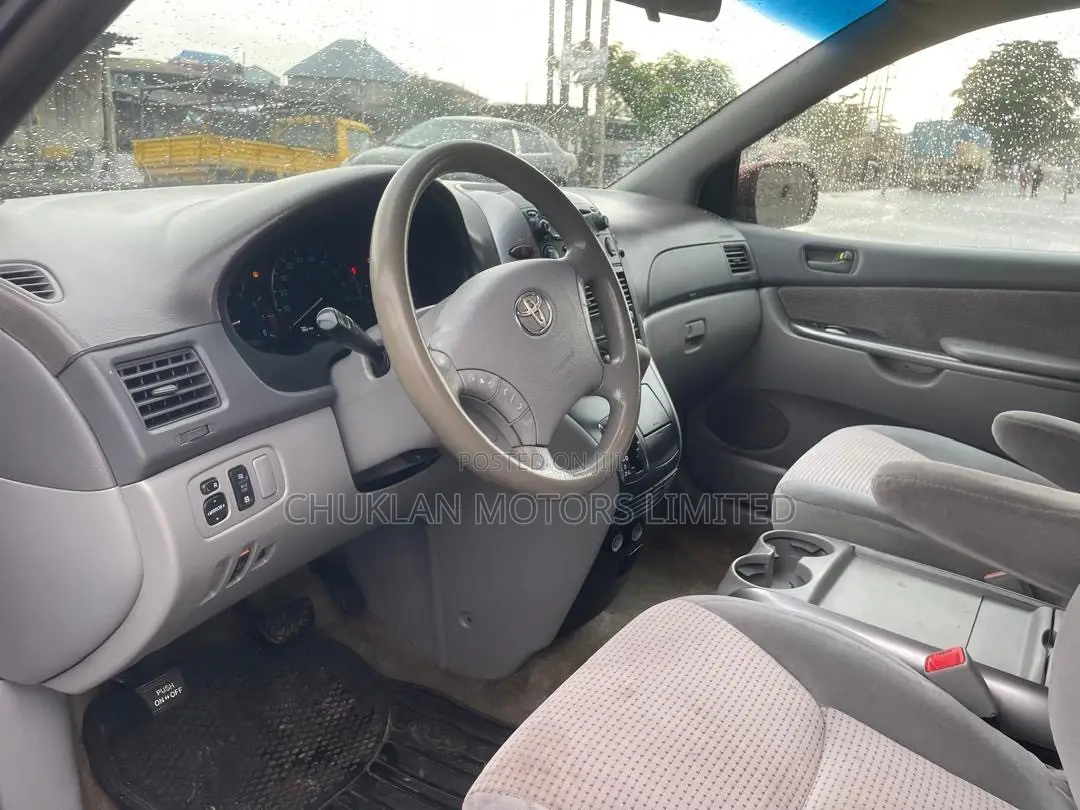 Toyota Sienna LE FWD 2006 Red