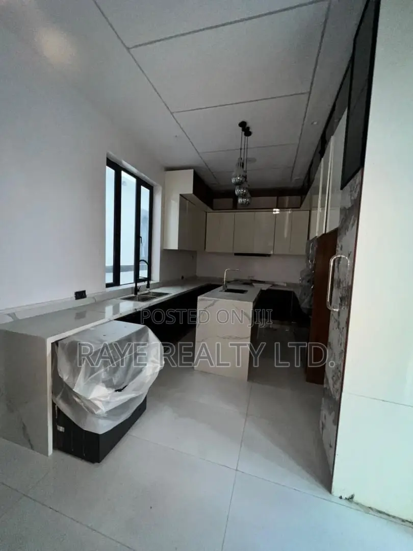 5bdrm Duplex in Ajah for sale