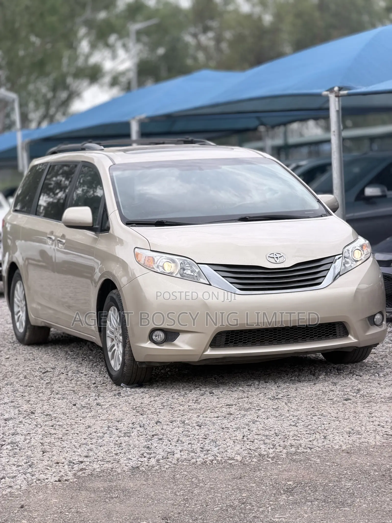 Toyota Sienna 2014 Gold