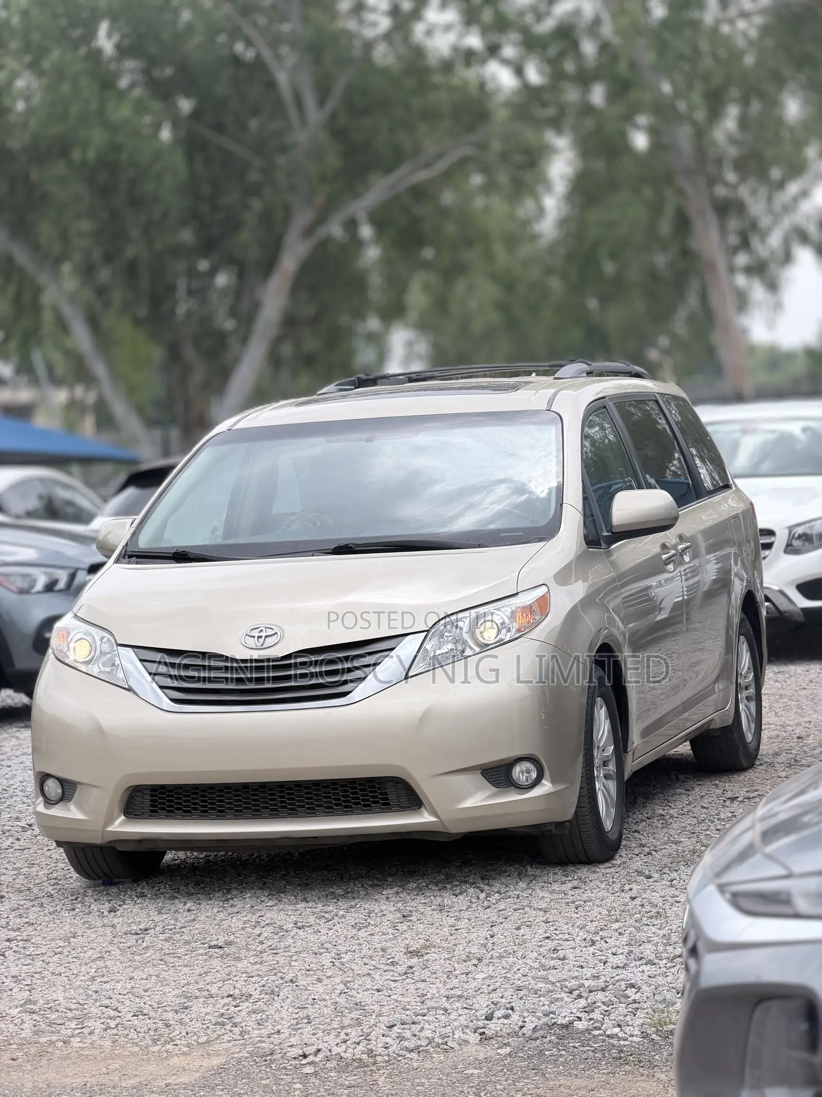 Toyota Sienna 2014 Gold