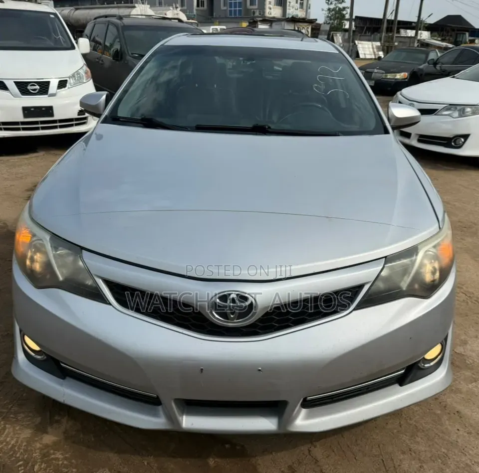 Toyota Camry SE V6 4dr Sedan (3.5L 6cyl 6A) 2012 Silver