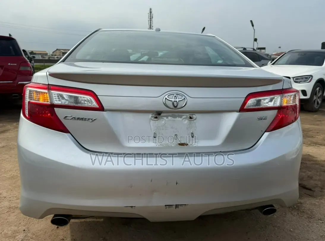 Toyota Camry SE V6 4dr Sedan (3.5L 6cyl 6A) 2012 Silver