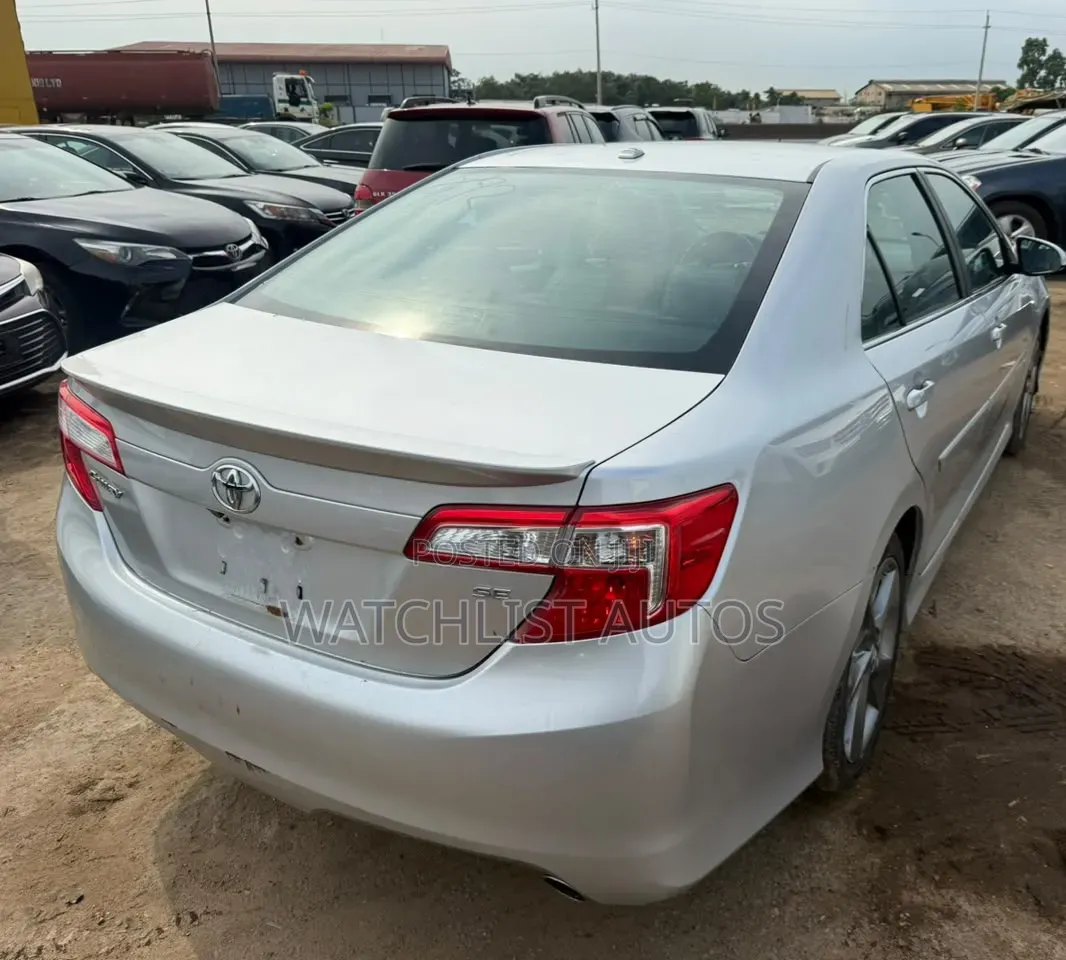 Toyota Camry SE V6 4dr Sedan (3.5L 6cyl 6A) 2012 Silver