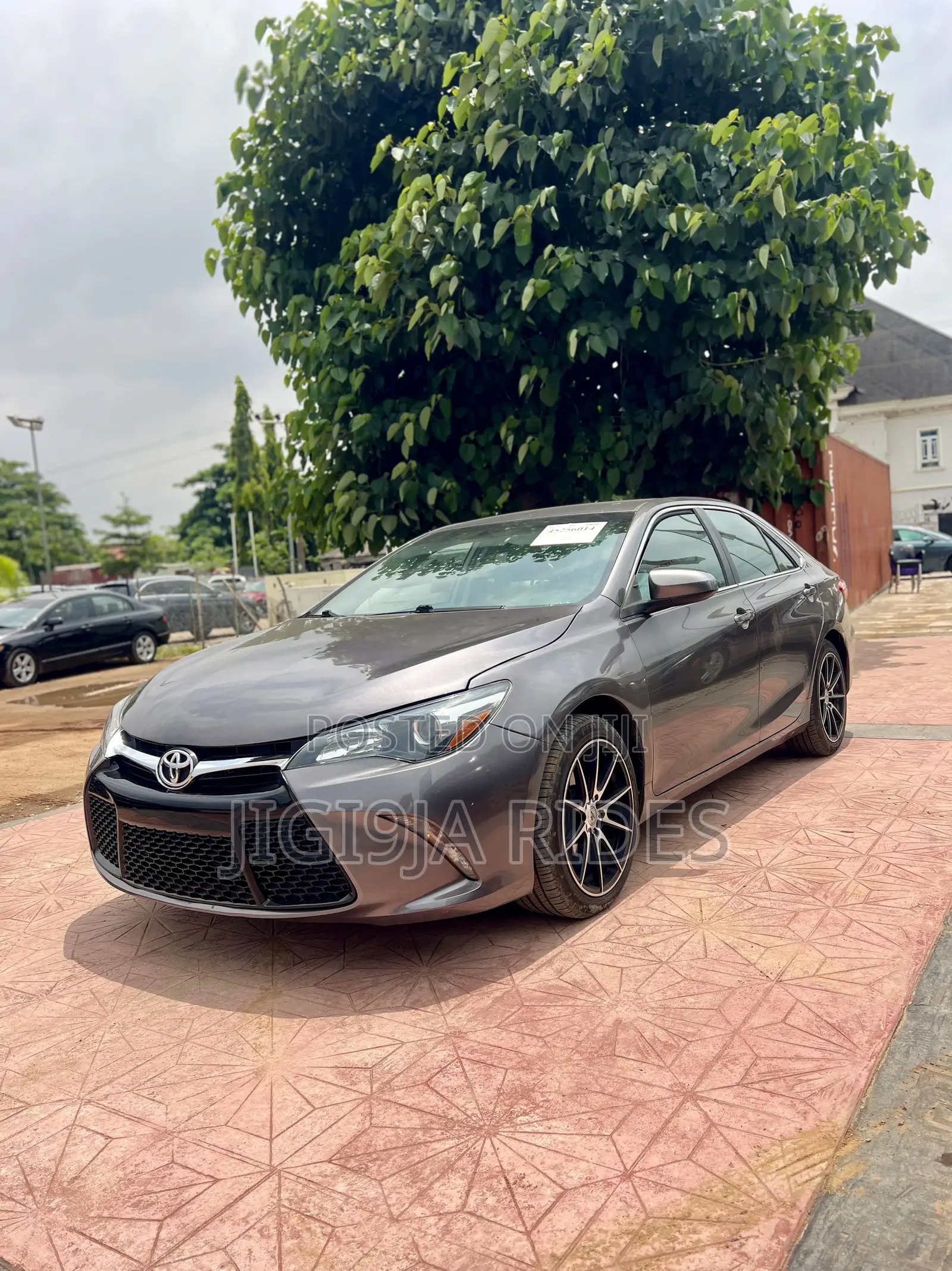 Toyota Camry 2016 Gray