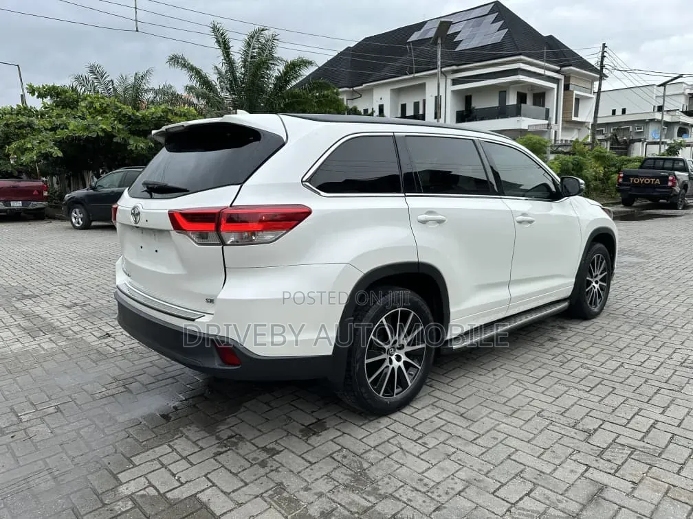 Toyota Highlander SE 4x4 V6 (3.5L 6cyl 8A) 2017 White