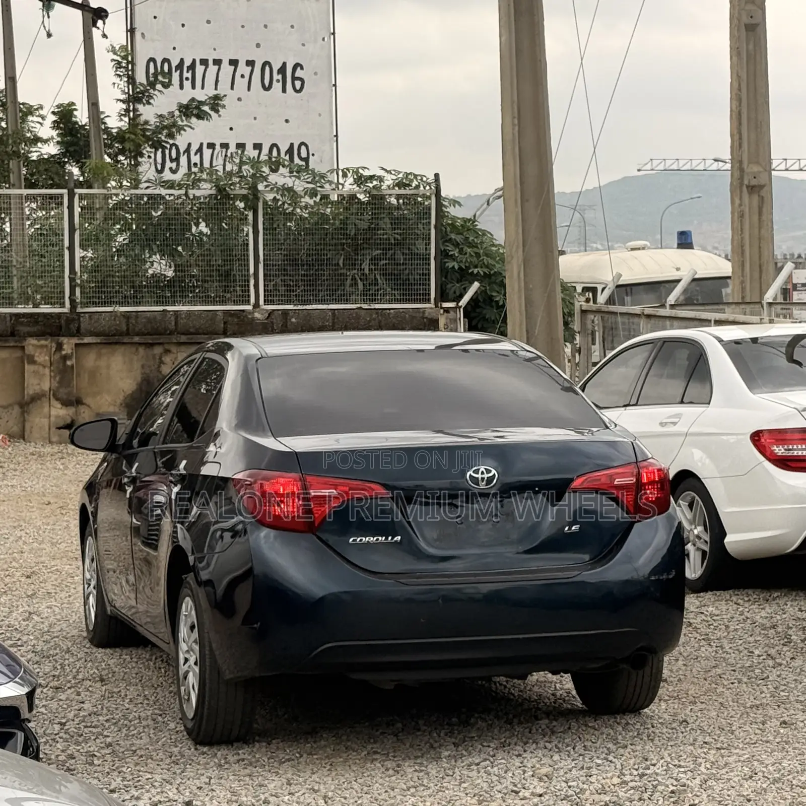 Toyota Corolla LE (1.8L 4cyl 2A) 2019 Blue