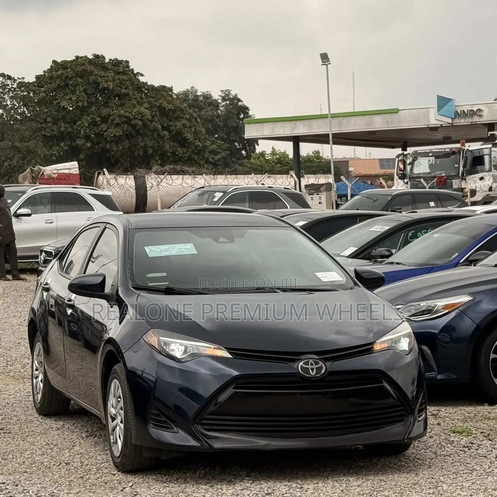 Toyota Corolla LE (1.8L 4cyl 2A) 2019 Blue
