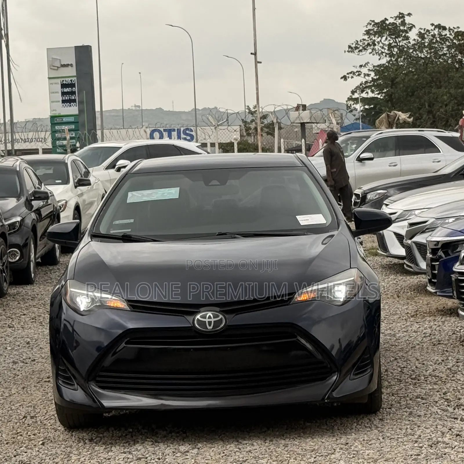 Toyota Corolla LE (1.8L 4cyl 2A) 2019 Blue