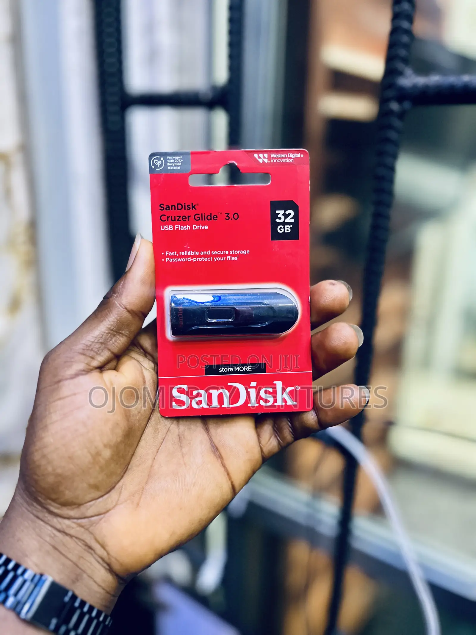 SanDisk Cruzer Glide 3.0 32 GB USB Flash Drive.