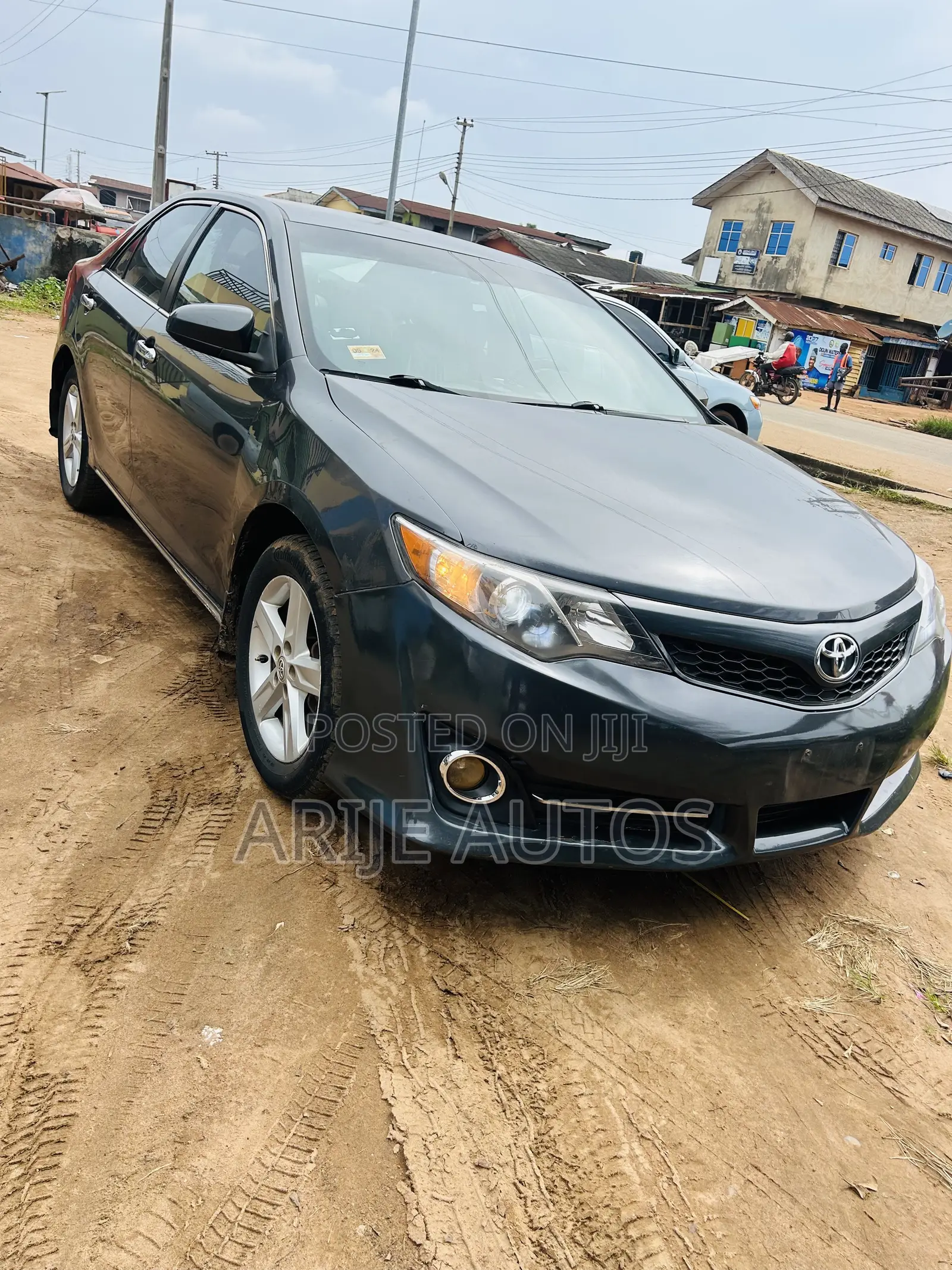 Toyota Camry LE 4dr Sedan (2.5L 4cyl 6A) 2012 Gray