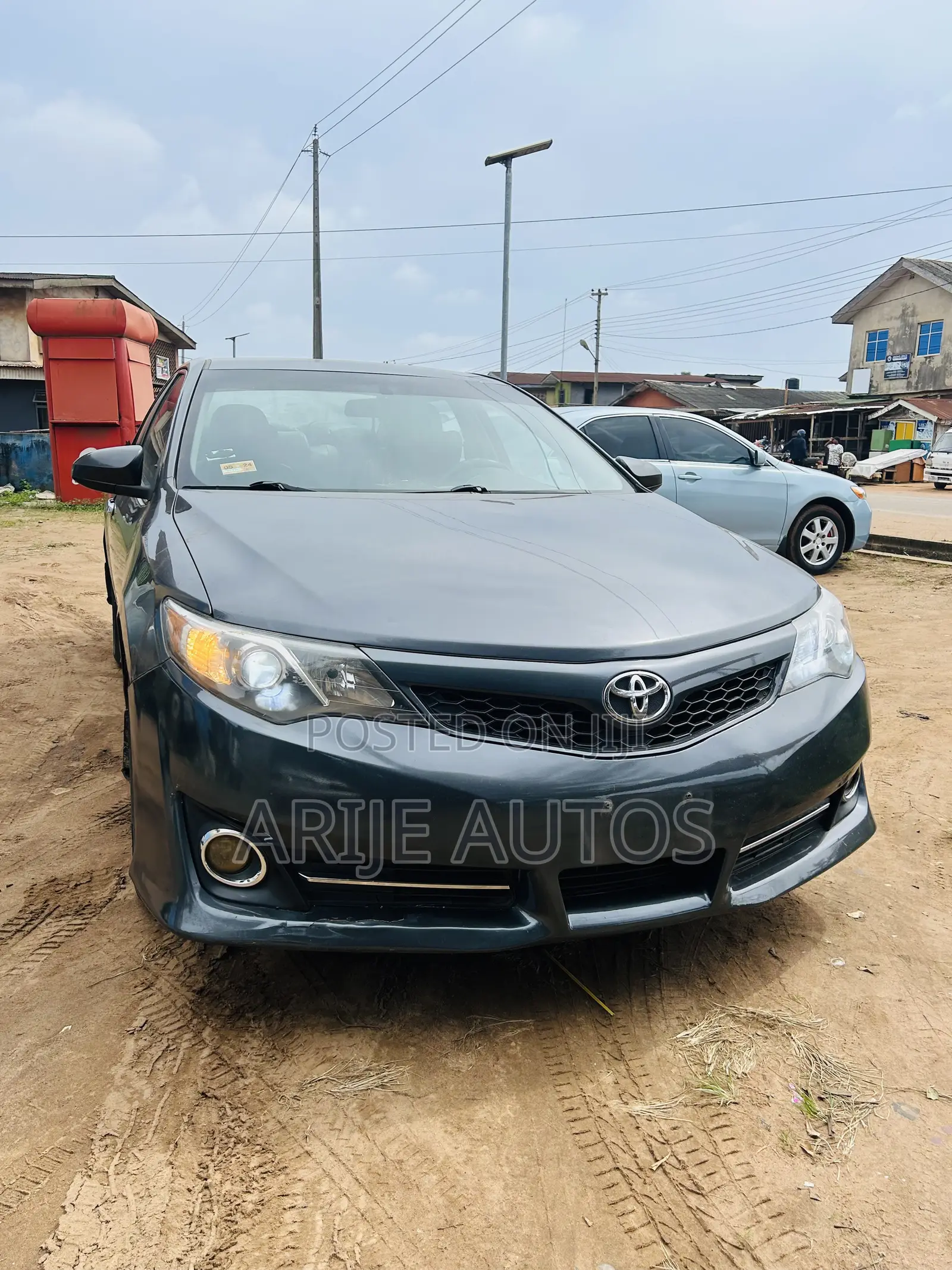 Toyota Camry LE 4dr Sedan (2.5L 4cyl 6A) 2012 Gray
